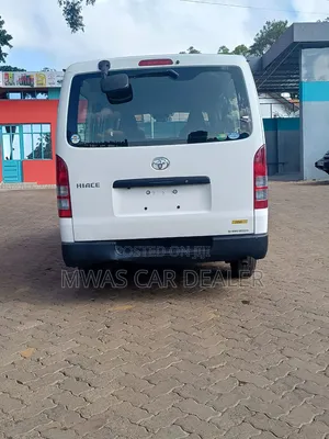 Toyota HiAce 2018 White