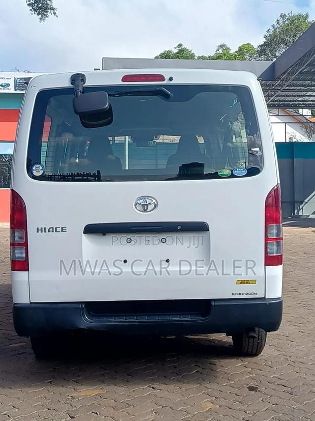 Toyota HiAce 2018 White - thumbnail 4