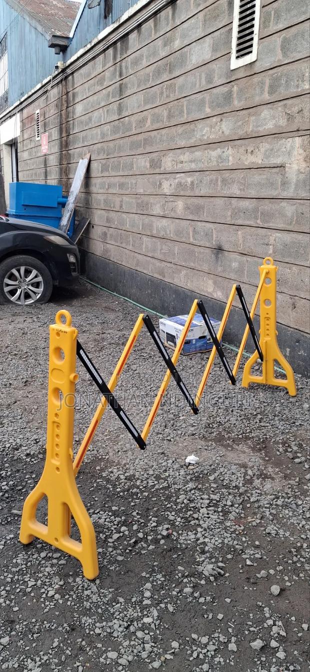 Expandable Barricade – Heavy-Duty Safety Fence