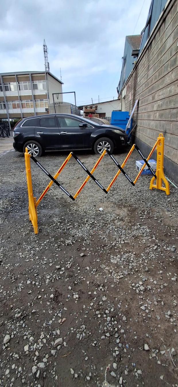 Portable Expandable Safety Barrier - thumbnail 2