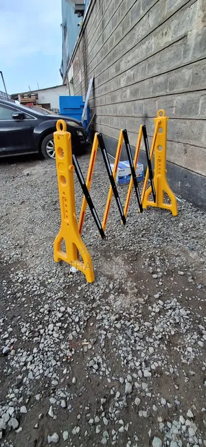 Heavy-Duty Expandable Barricade