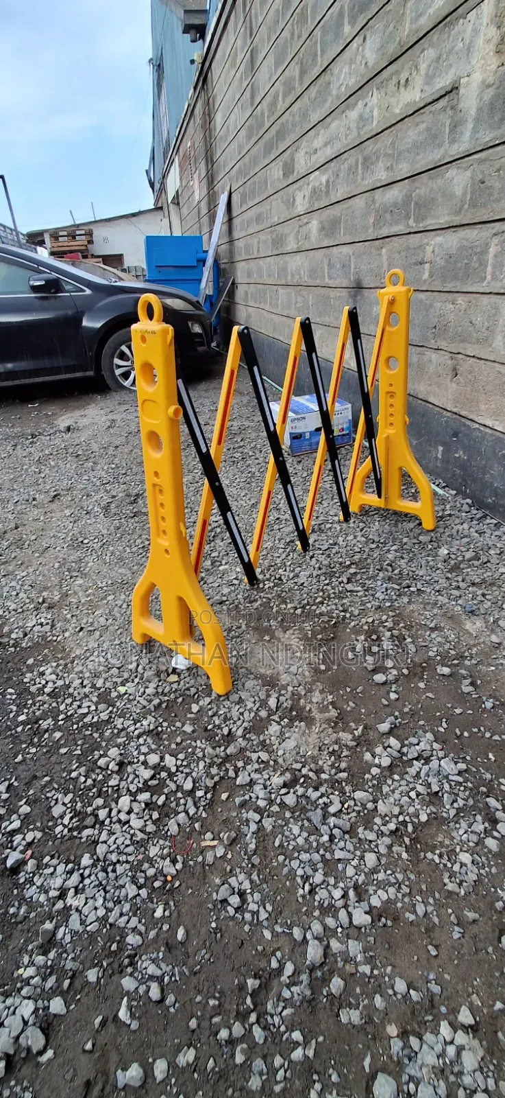 Heavy-Duty Expandable Barricade