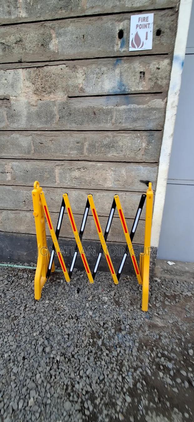 Expandable Barrier – Professional Traffic Safety Equipment - thumbnail 2