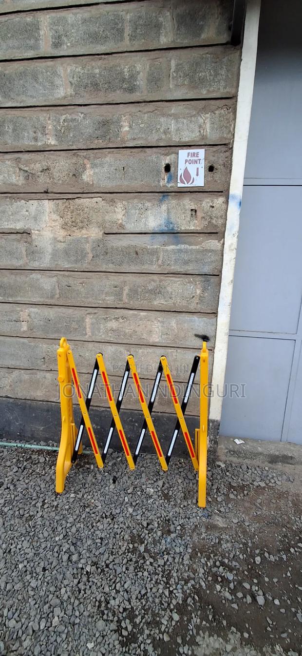 Adjustable Expandable Barrier – Durable Safety Solution - main view