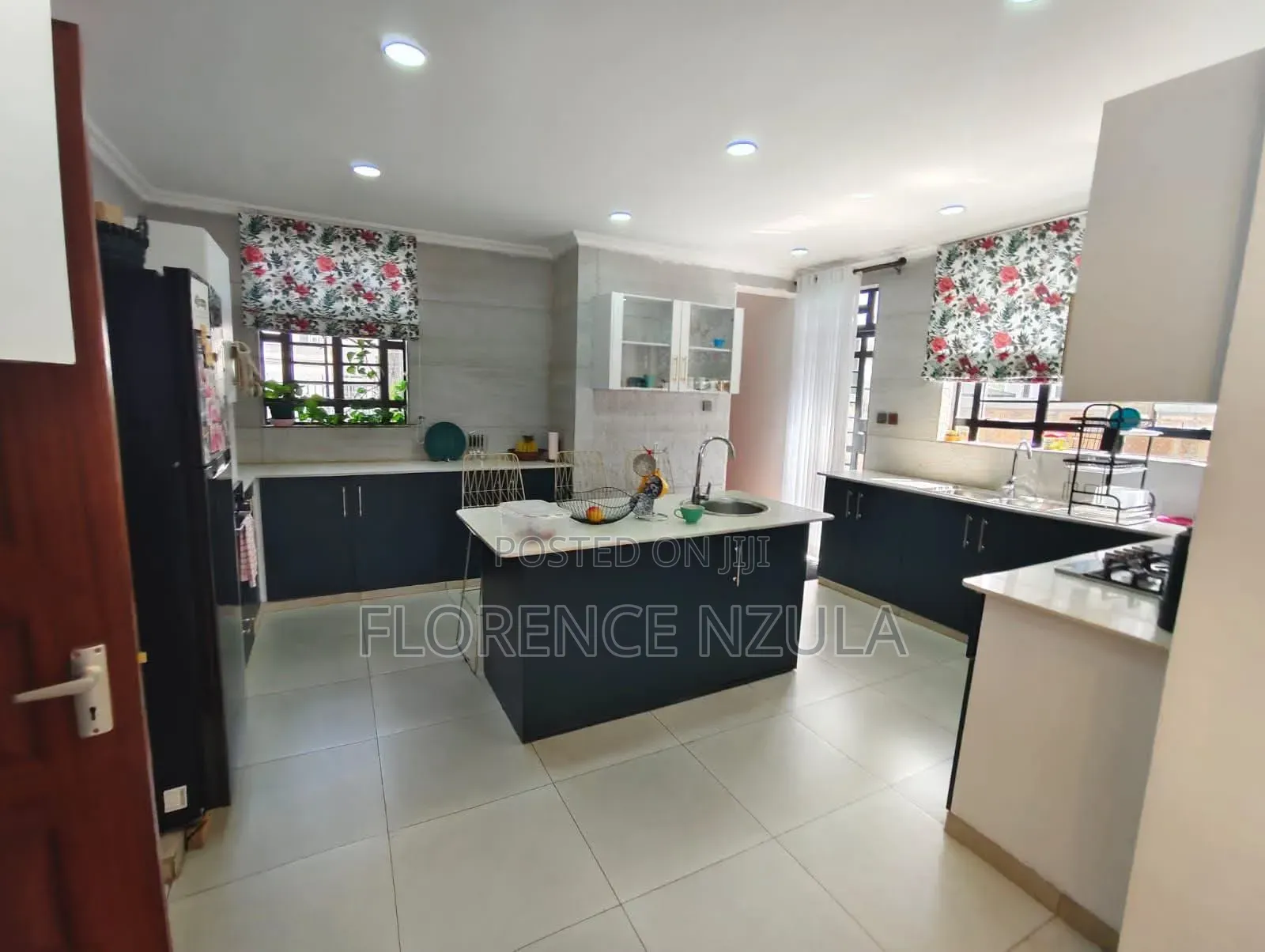 4bdrm House in Oloolua for sale