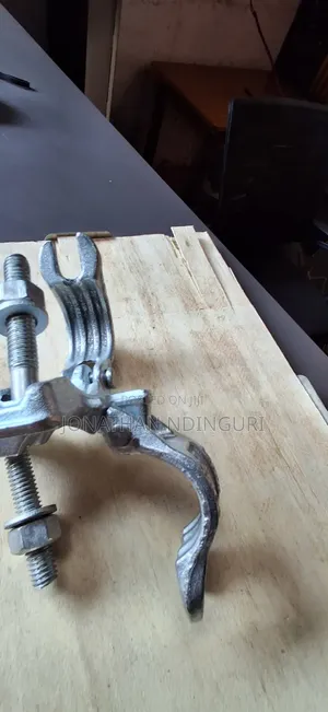Scaffold 90° Fixed Clamp – Heavy-Duty Connector