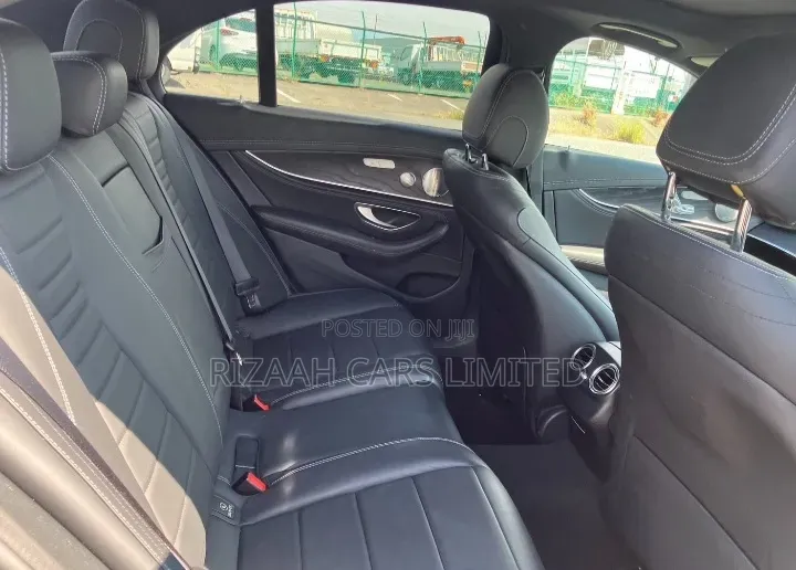 Mercedes-Benz E300 2019 Blue
