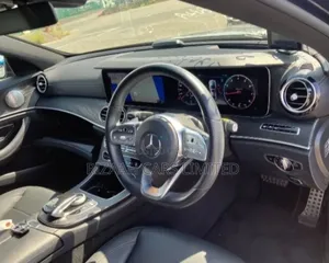 Mercedes-Benz E300 2019 Blue