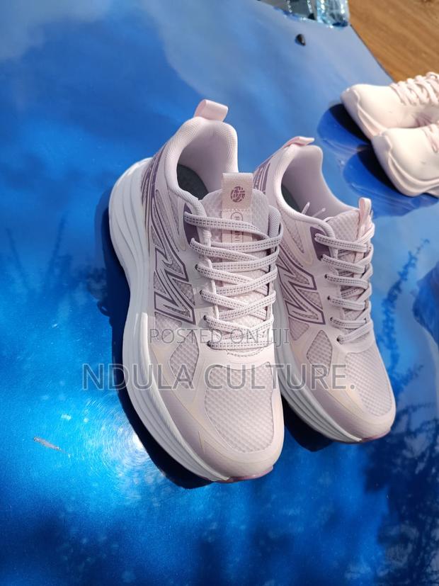 Running Shoes - thumbnail 3