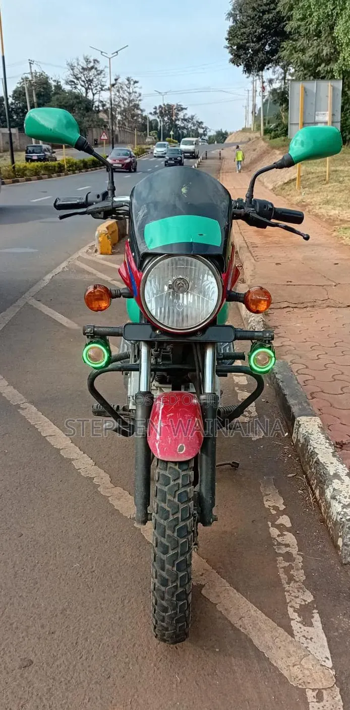Bajaj Boxer 125 2024 Red