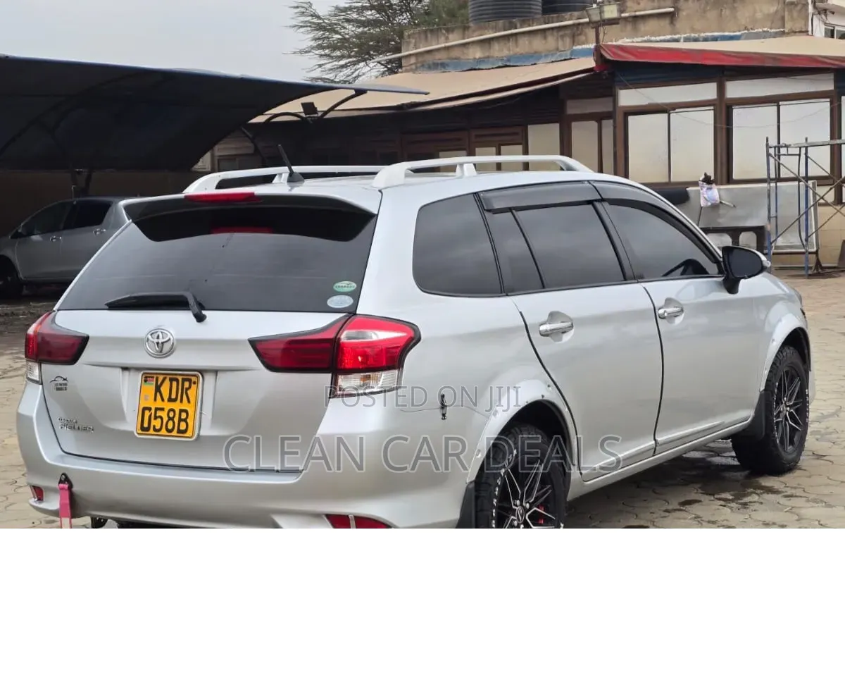 Toyota Corolla Fielder 2016 Silver