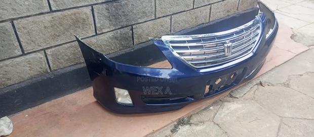 Toyota Crown Bumper and Grill - thumbnail 2