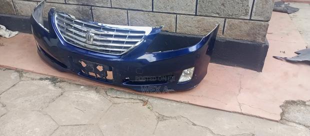 Toyota Crown Bumper and Grill - thumbnail 3