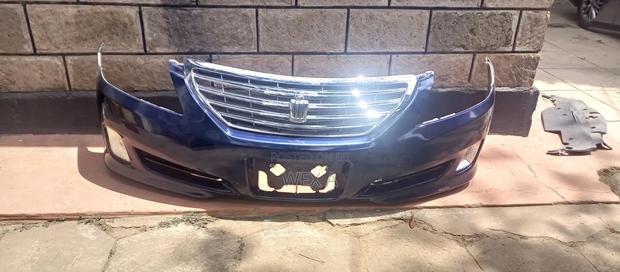 Toyota Crown Bumper and Grill - thumbnail 4