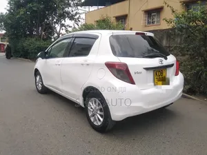 Toyota Vitz 2013 White