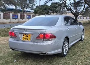 Toyota Crown 2011 Pearl