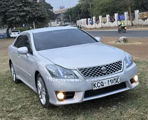 Toyota Crown 2011 Pearl