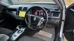 Toyota Crown 2011 Pearl