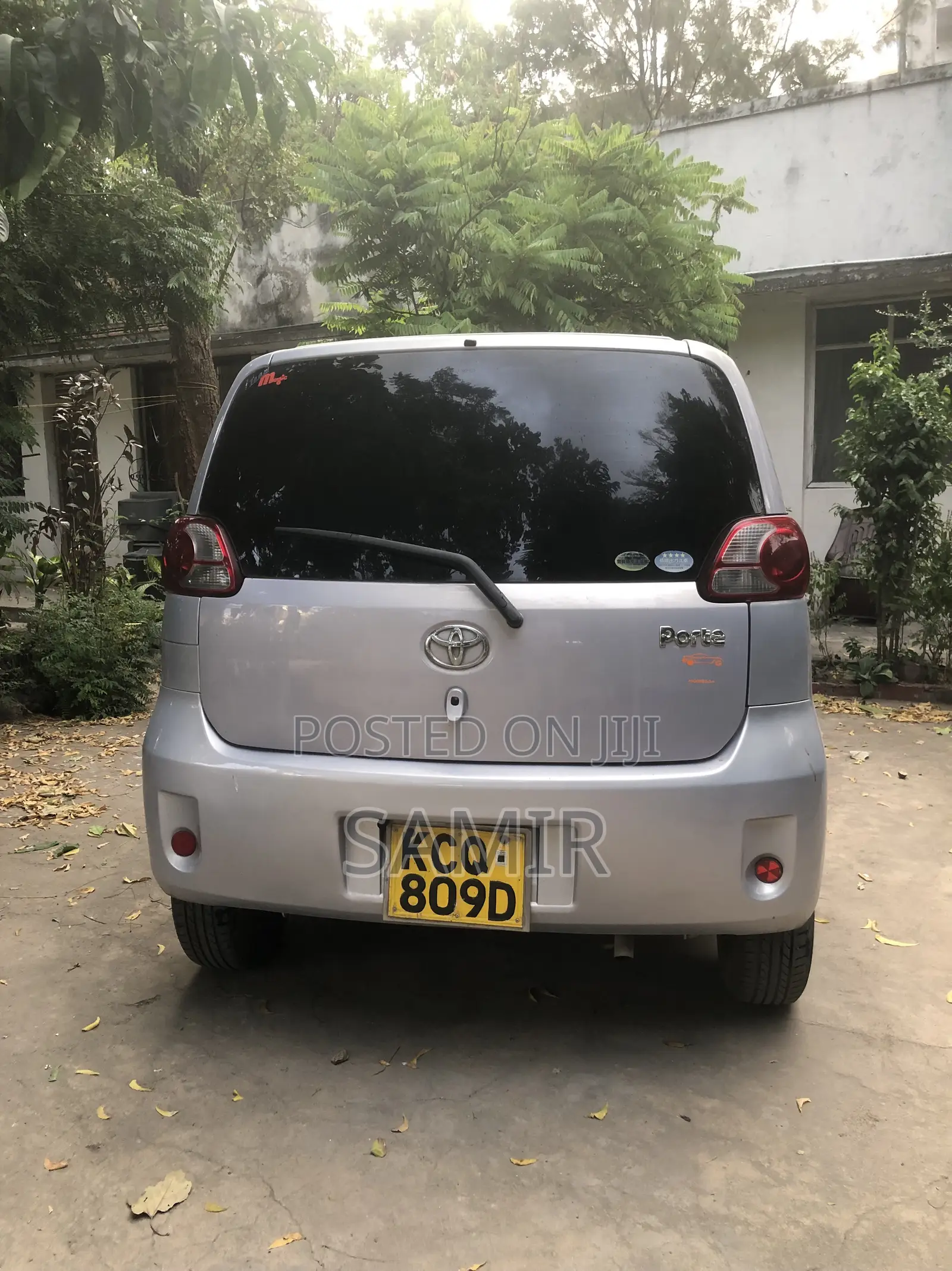 Toyota Porte 2011 Silver