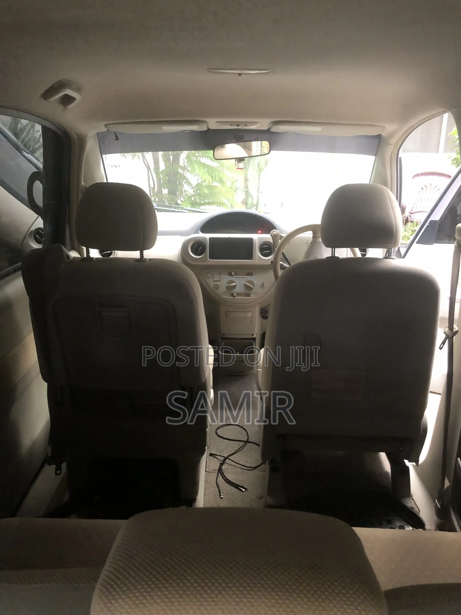 Toyota Porte 2011 Silver