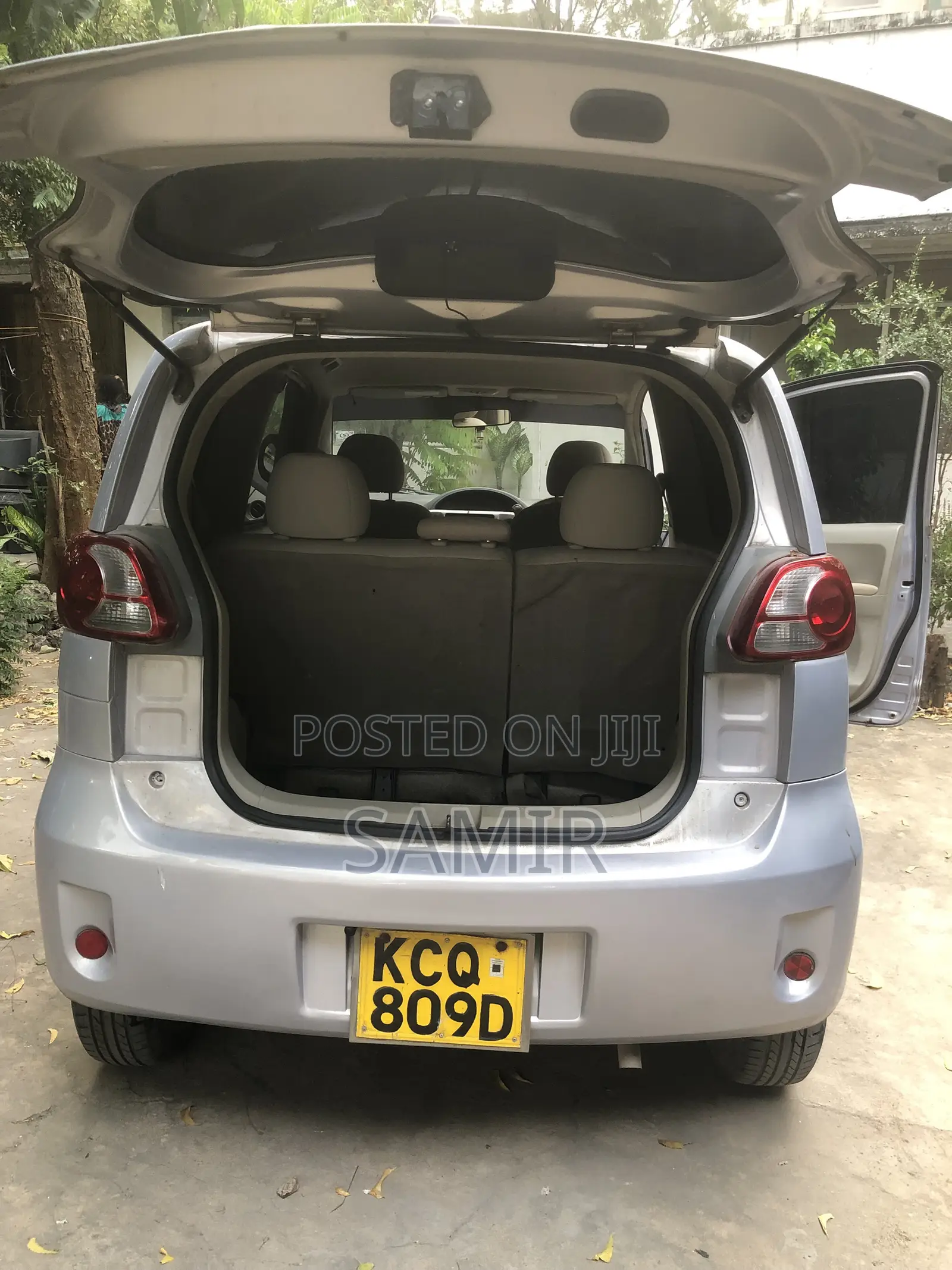 Toyota Porte 2011 Silver