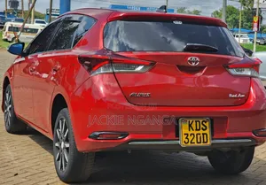 Toyota Auris 2017 Red