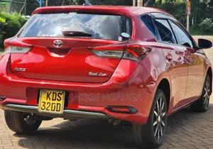 Toyota Auris 2017 Red