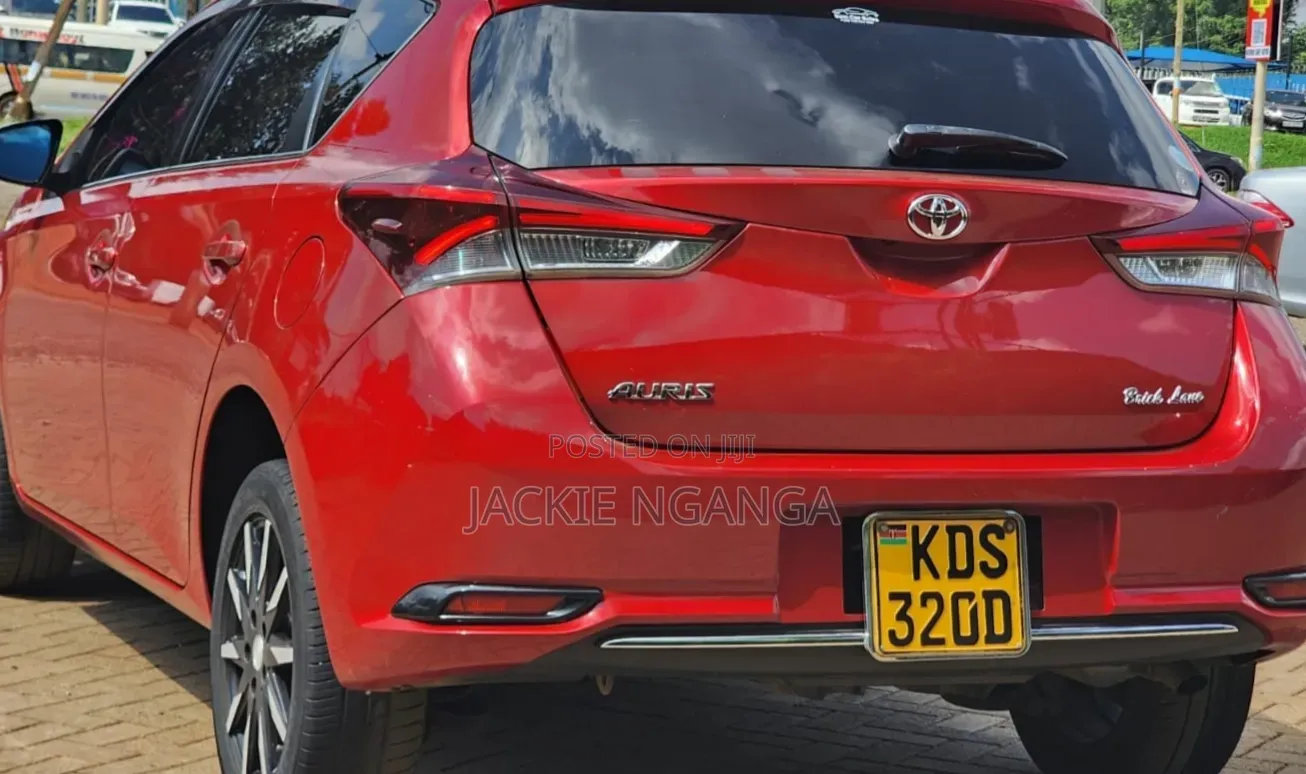 Toyota Auris 2017 Red