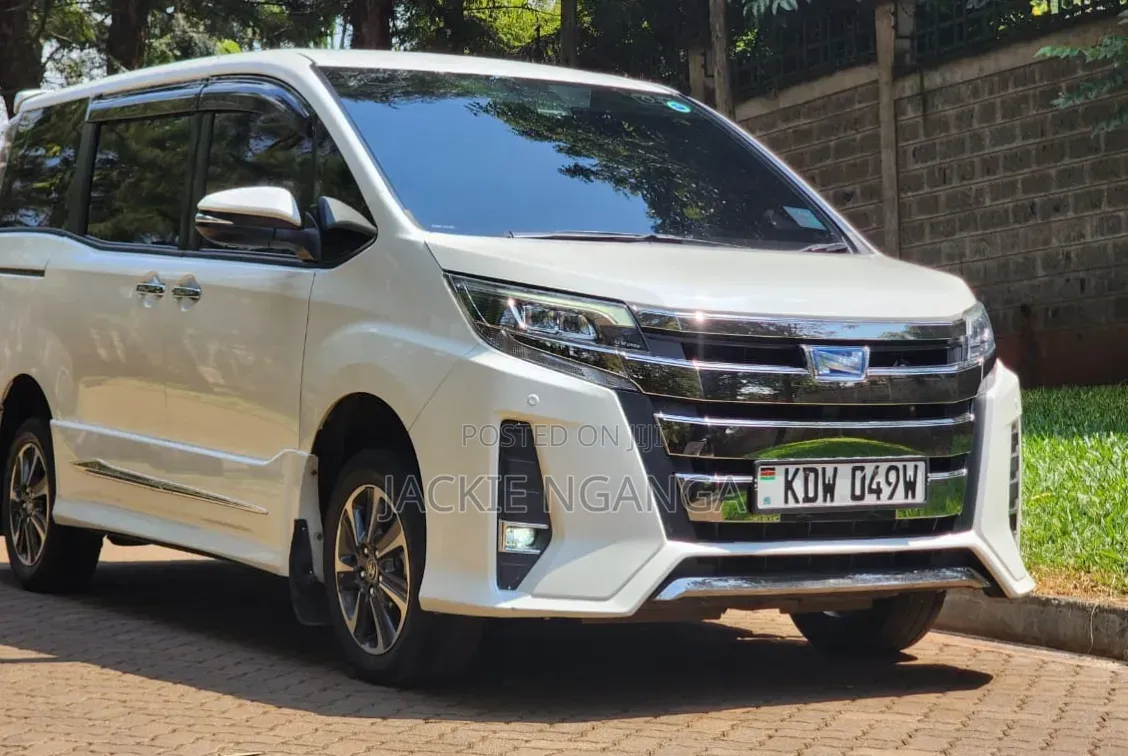 Toyota Noah 2018 White