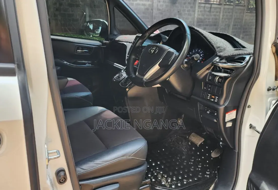 Toyota Noah 2018 White