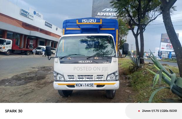 Isuzu NPR 2019 White - thumbnail 4