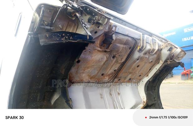 Isuzu NPR 2019 White - thumbnail 10