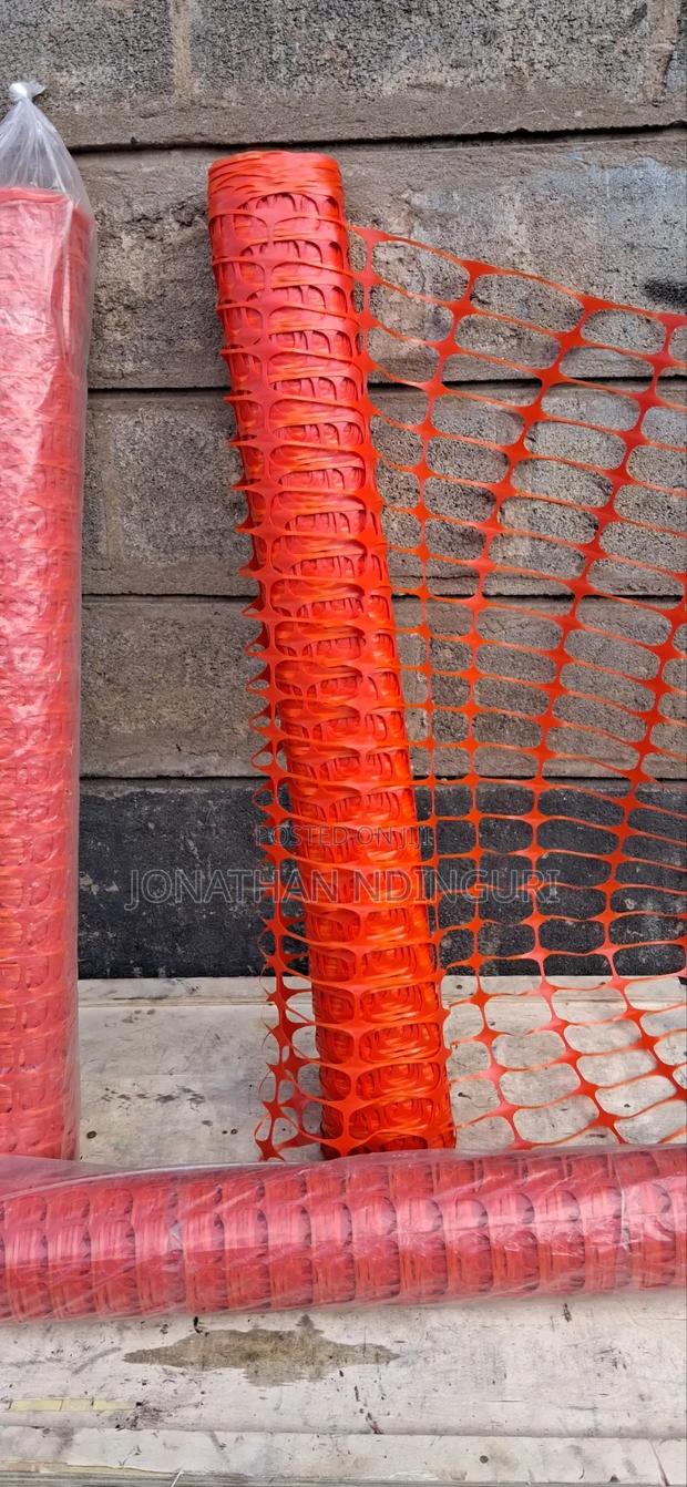 Orange Safety Net – High-Visibility Construction Barrier - thumbnail 2