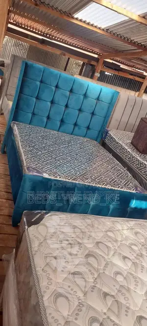 6x6 Chester Bed With Tufted Velvet Headboard