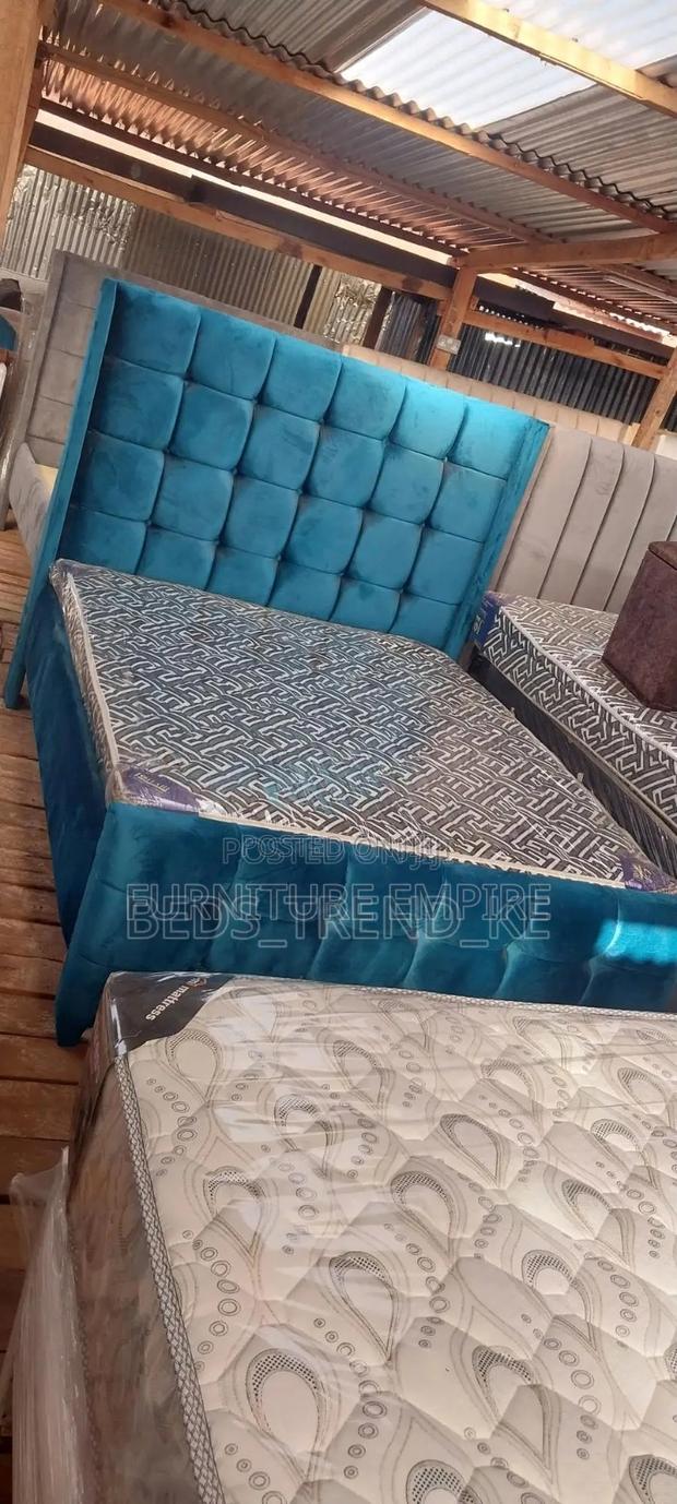 6x6 Chester Bed With Tufted Velvet Headboard
