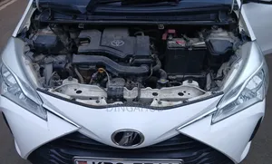 Toyota Vitz 1.0 FWD 5dr 2018 White