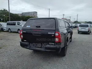 Toyota Hilux 2022 Black