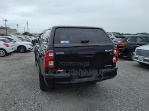 Toyota Hilux 2022 Black