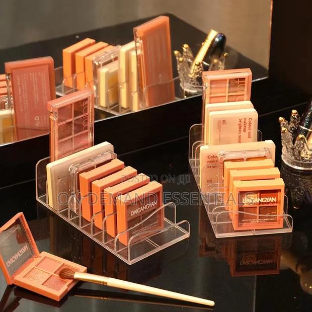 Acrylic Compact Eyeshadow Palette Organizer - main view