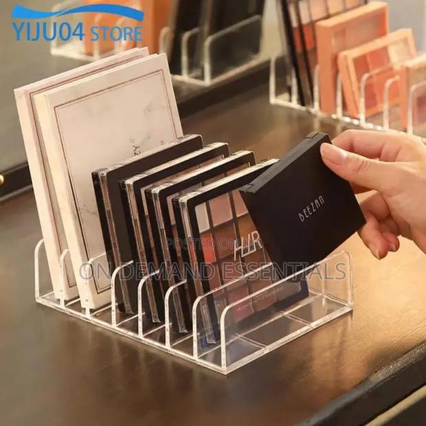 Acrylic Compact Eyeshadow Palette Organizer - thumbnail 3