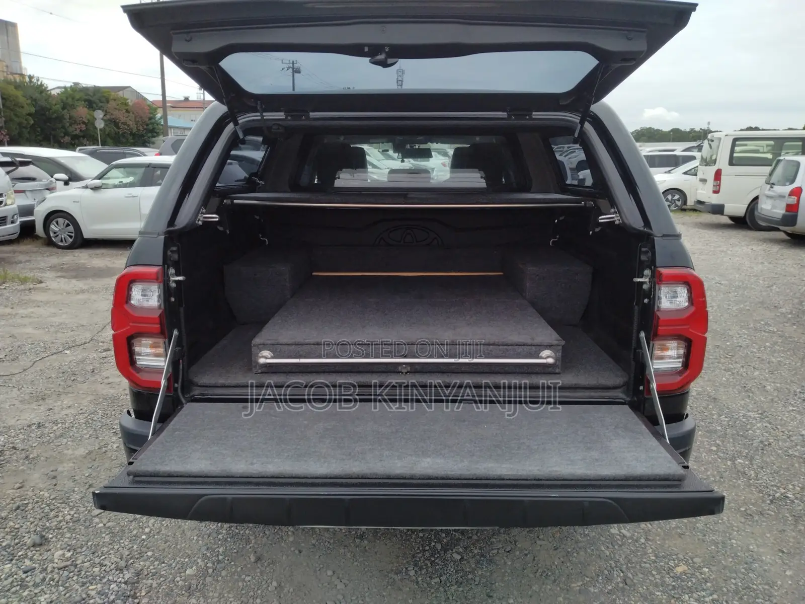Toyota Hilux 2022 Black