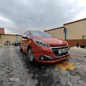 Peugeot 208 2016 Orange
