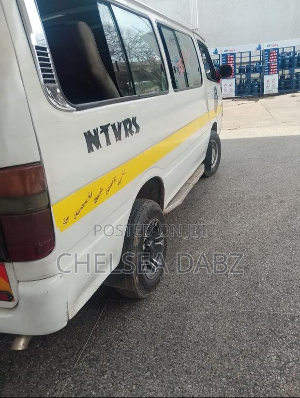 Toyota HiAce 1998 White - thumbnail 3