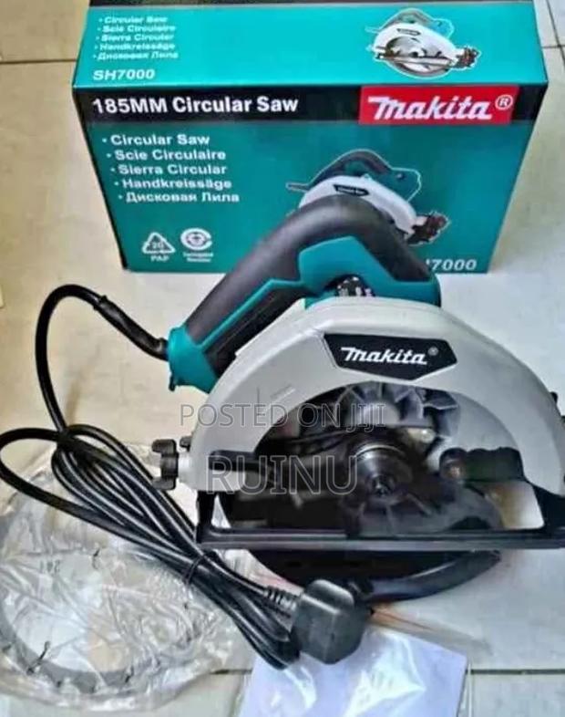 Makita HS7000 Circular Saw - main view