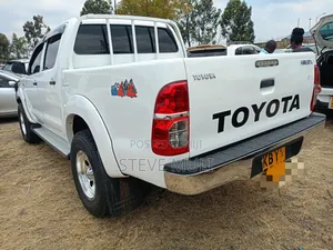 Toyota Hilux 2014 White