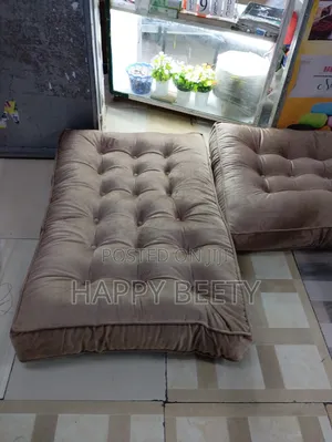Beautiful Puffy Floor /Pallet Cushiond