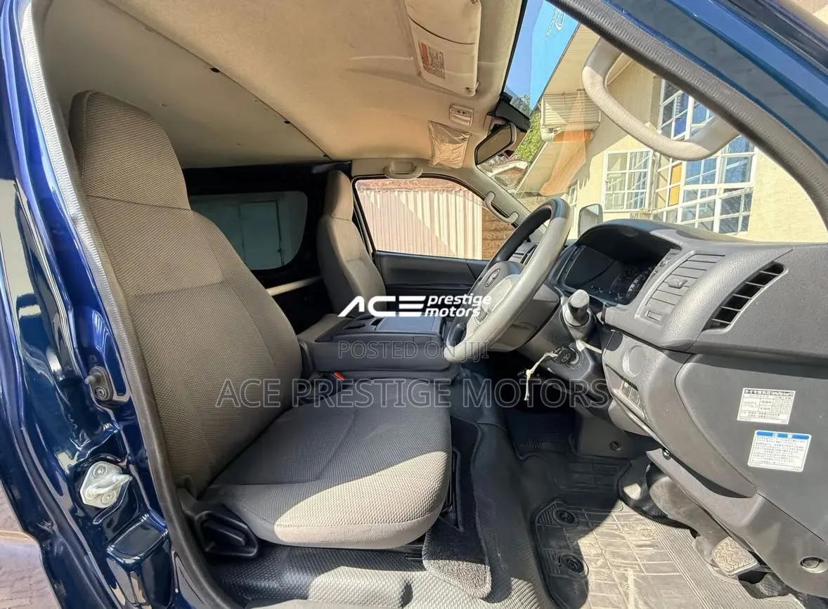 Toyota HiAce 2018 Blue