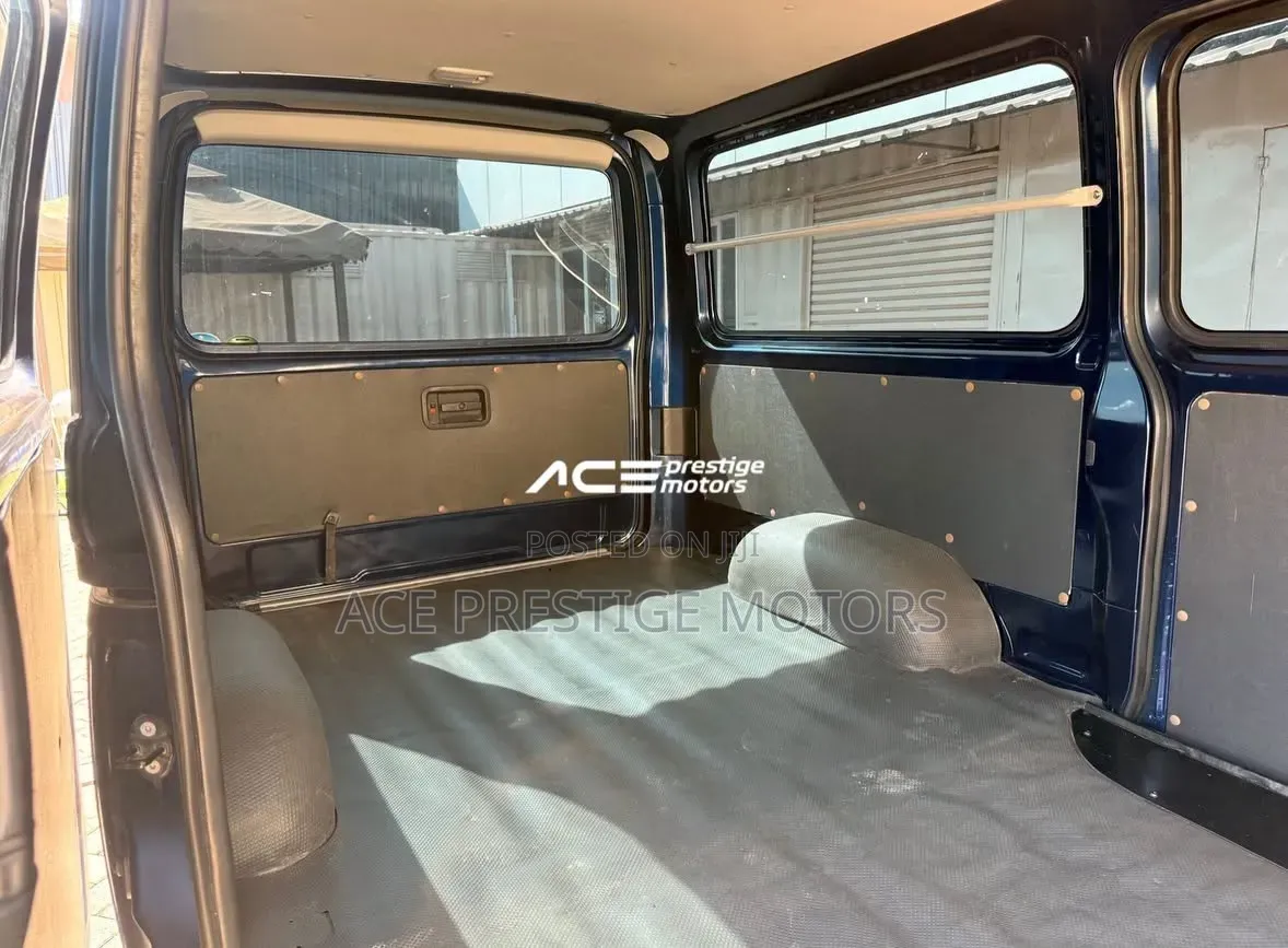 Toyota HiAce 2018 Blue