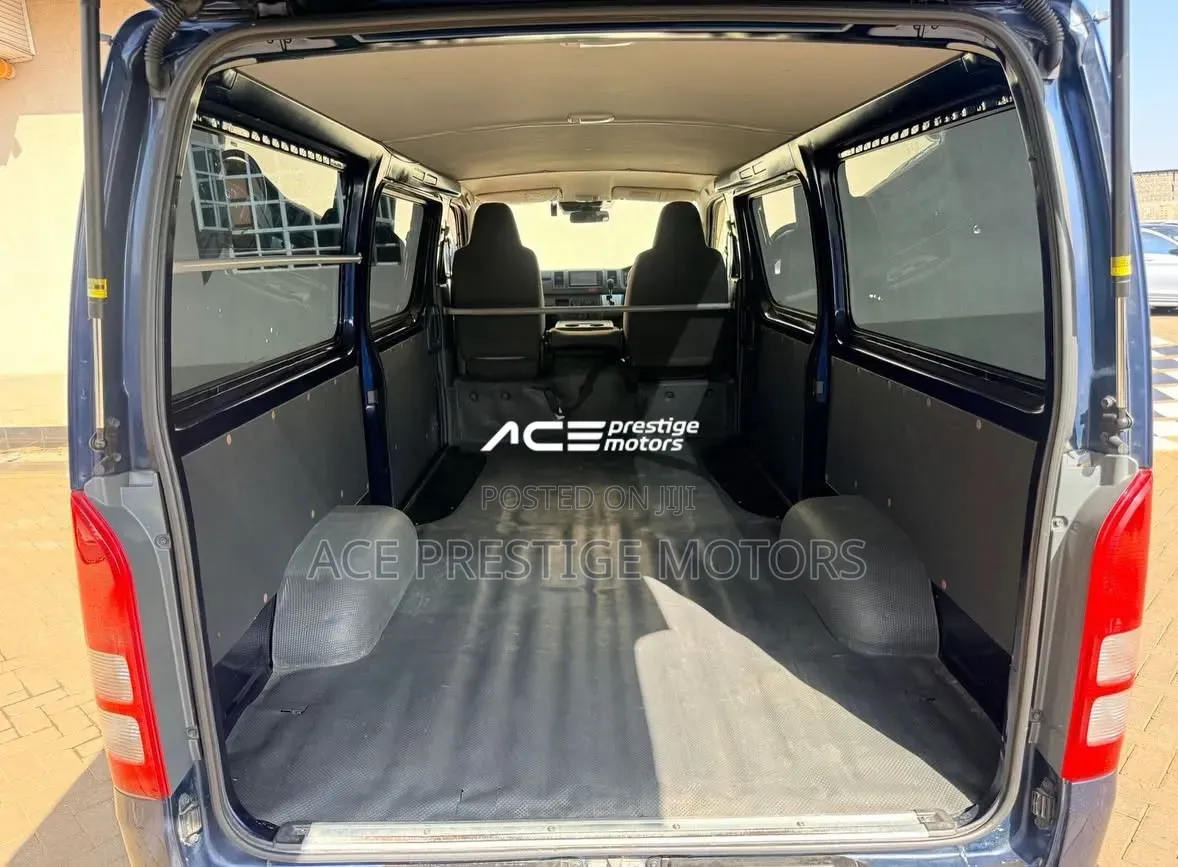 Toyota HiAce 2018 Blue