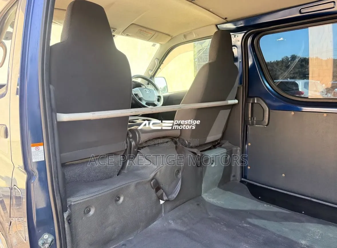 Toyota HiAce 2018 Blue